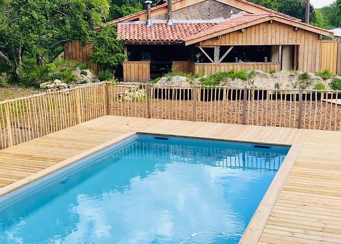 Les Aux Cercins 펜션