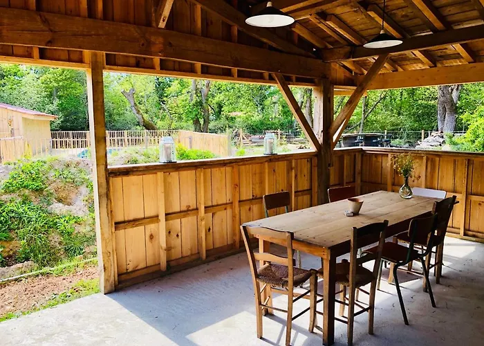 Les Aux Cercins 펜션 *